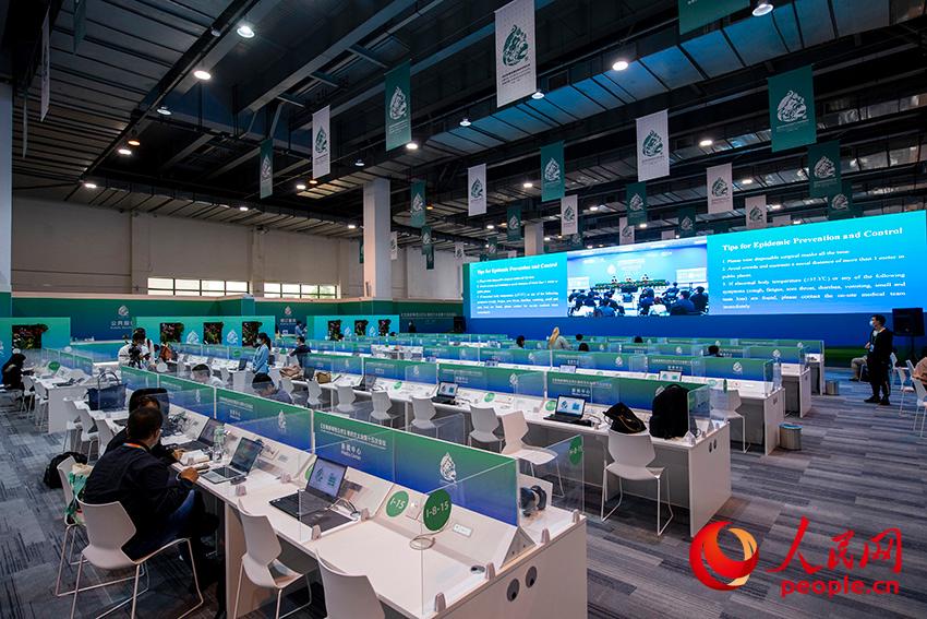 10��10�գ��������ĵ�ý�w���������^(q��)��ӛ������æµ����������W(w��ng)ӛ�� ������z