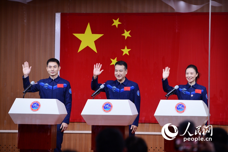 ����ʮ��̖�d���w���΄�(w��)����������T�˽M����������W(w��ng) �������z