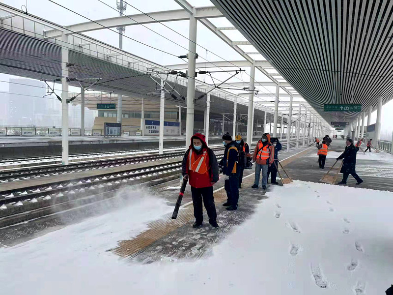 �������F����(w��)�����ھ��V���F���ݖ|վ�M(j��n)�г�ѩ���I(y��)�������F·���D