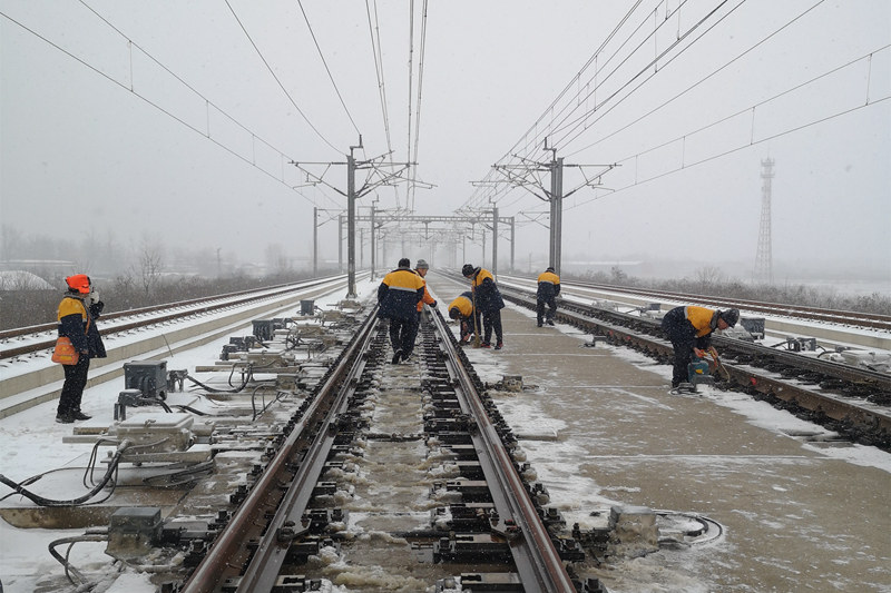 �������F���ն����ھ��V���F���ݖ|վ�M�г�ѩ���I(y��)�������F·���D