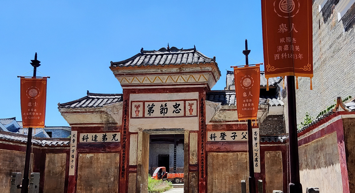 �Դ�Ŵ�vʷ���п��e�M(j��n)ʿ9�����e��34������߀�������С�һ�T4�M(j��n)ʿ���ֵ��B�ơ��ļ�Ԓ������W(w��ng)ӛ�� �O����z