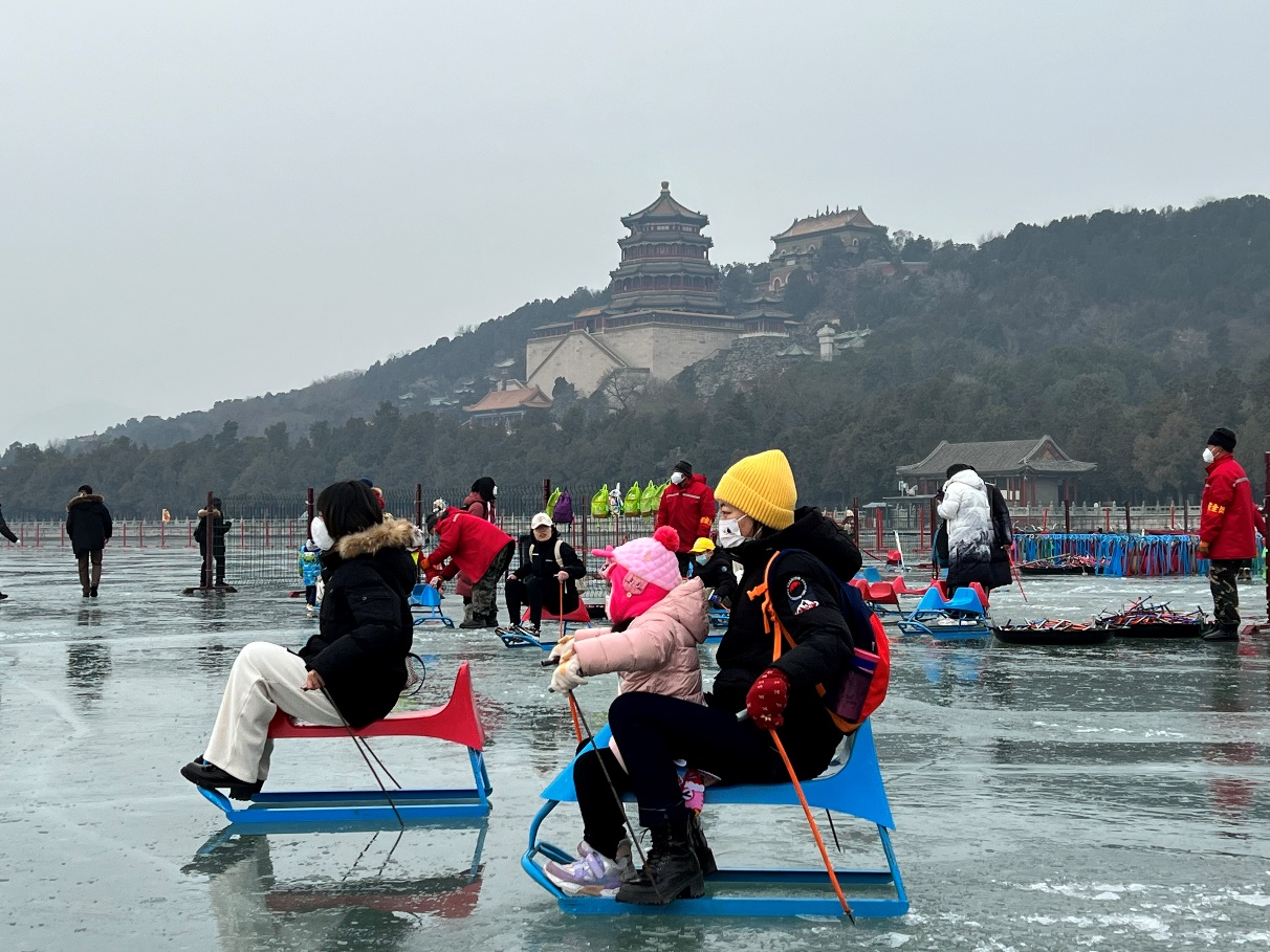 1��13�գ��U�͈@����������(ch��ng)�����翗�������_(k��i)��35�f(w��n)ƽ���ף������ݼ{��4000������韵ı������箋(hu��)�ľ�ɫ��ʹ������������(ch��ng)���H���H�Ӽ�ͥ��A��߀�ɞ����pһ��ľW(w��ng)�t�򿨄ٵ�������W(w��ng)ӛ�� �S�S�Ȕz