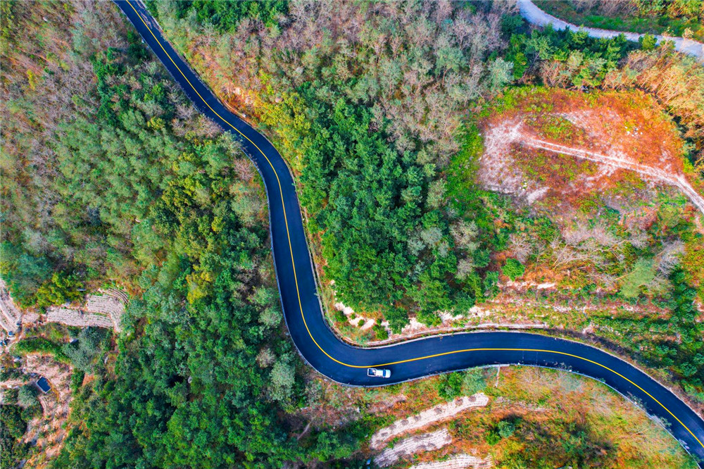 ������(j��ng)��(j��)�_�l(f��)���^���������������ϡ���һ�w�ľGɫ��ͨ��ɽ�|ʡ���_�к���бPʯ-�����������·����ͨ�\(y��n)ݔ�����D