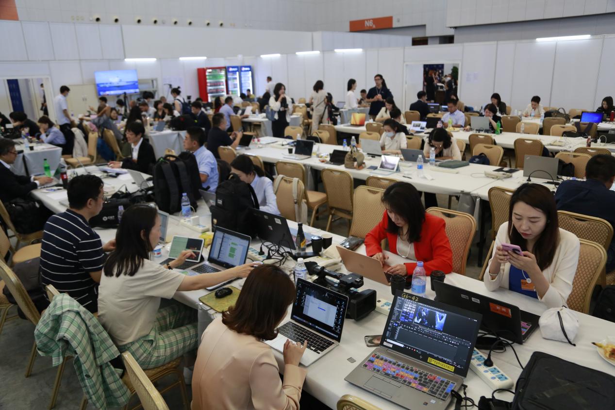 ���罛(j��ng)��(j��)Փ����ʮ�Č����I(l��ng)܊�����(hu��)ý�w�����^(q��)������W(w��ng)ӛ�� ����ҫ�z