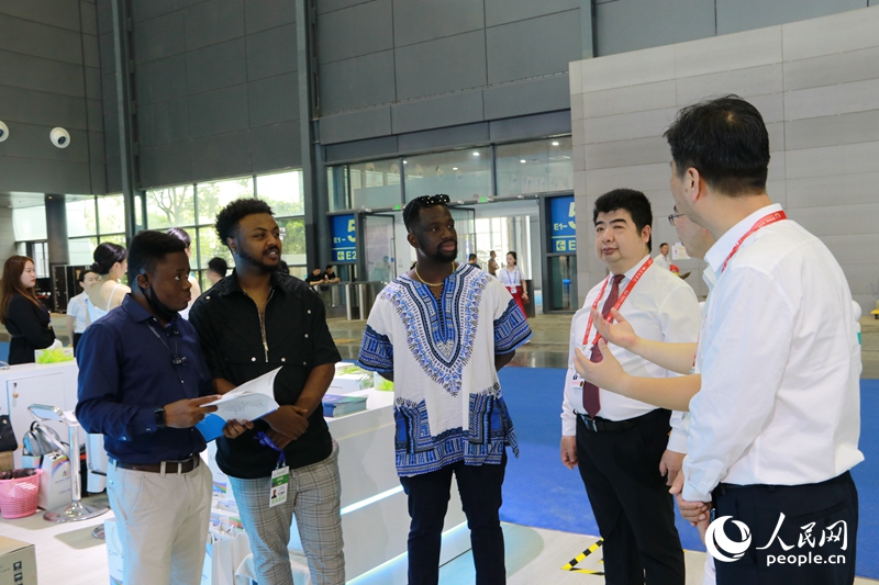 �������Ї������޽�(j��ng)�Q(m��o)���[���ں����Lɳ�e�k������ޱ�z