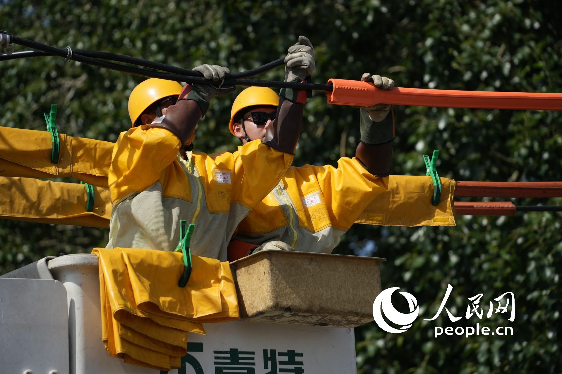 �����ˆT���M(j��n)��10ǧ����·��늽�����������������W(w��ng)ӛ�� ���옷�z