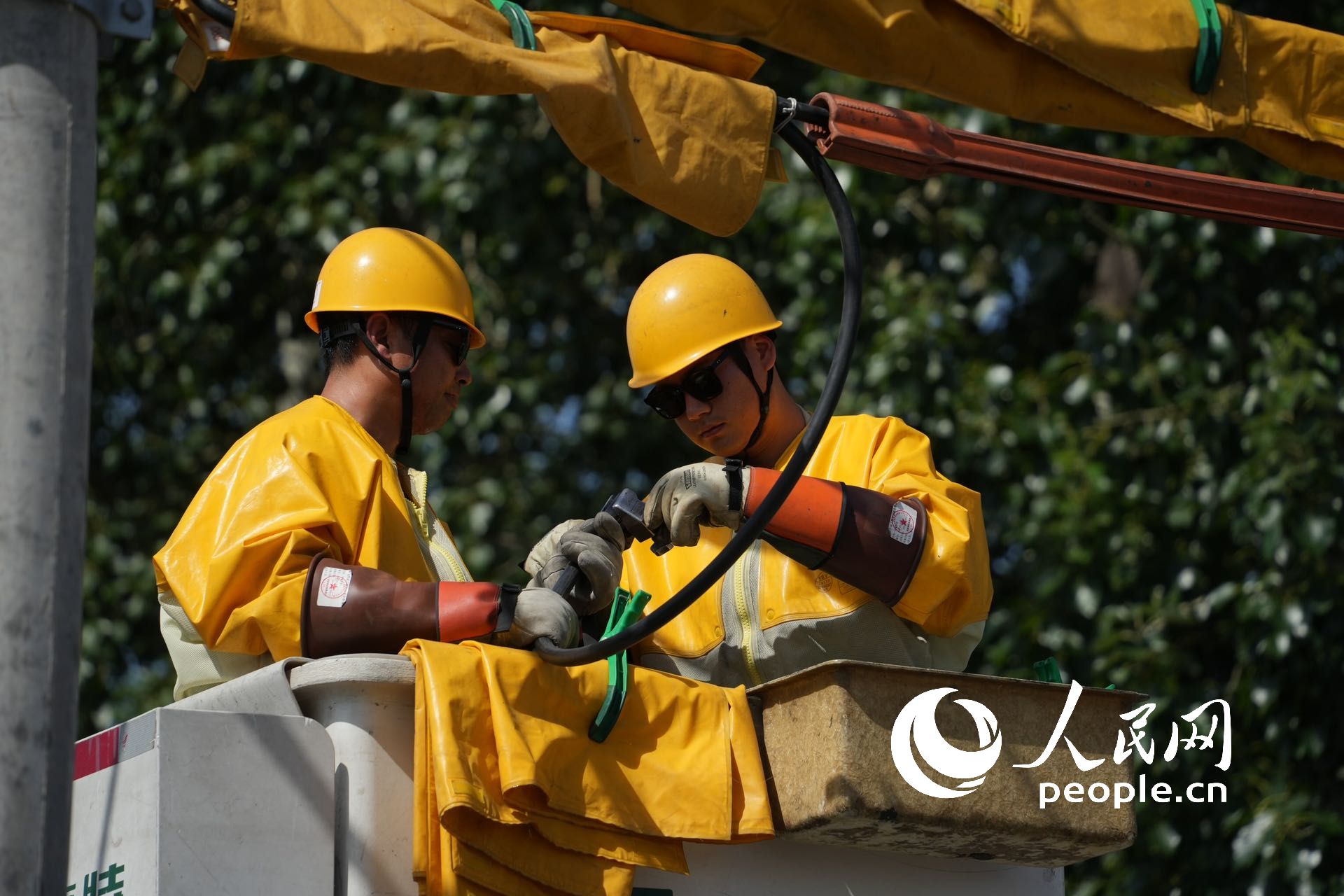 �����ˆT���M(j��n)��10ǧ����·��늽�����������������W(w��ng)ӛ�� ���옷�z