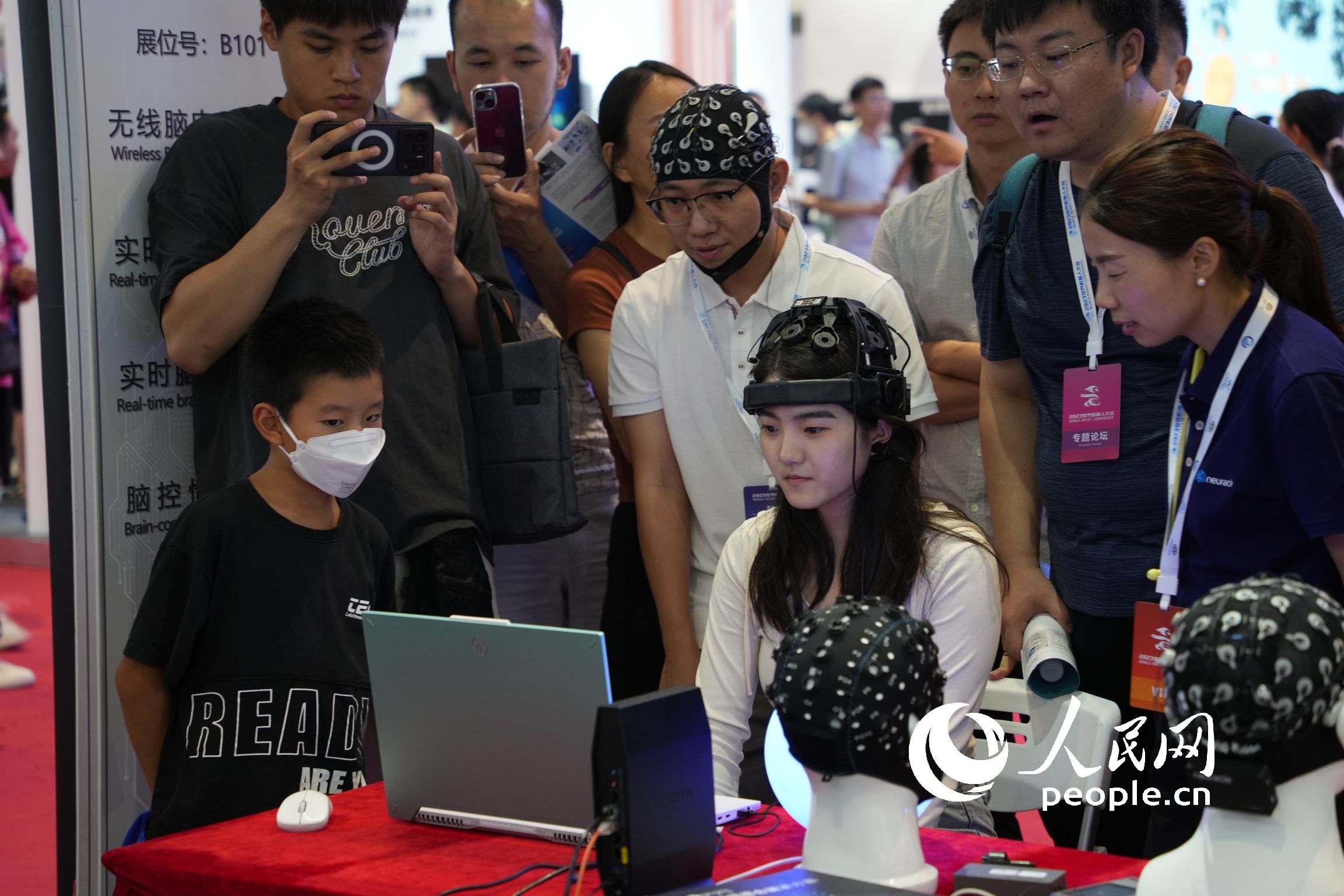 �����ˆT�M(j��n)���X�ӿڼ��g(sh��)չʾ������W(w��ng)ӛ�� ���옷(l��)�z