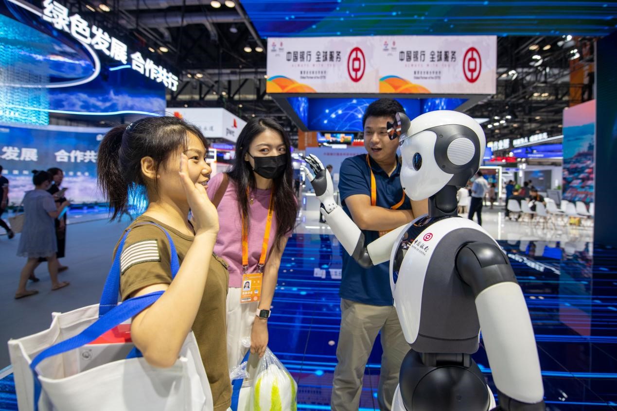 �ڷ��Q(m��o)��(hu��)�C��չ�ϣ��^���c���ܙC(j��)���˻���(d��ng)������W(w��ng)ӛ�� ������z