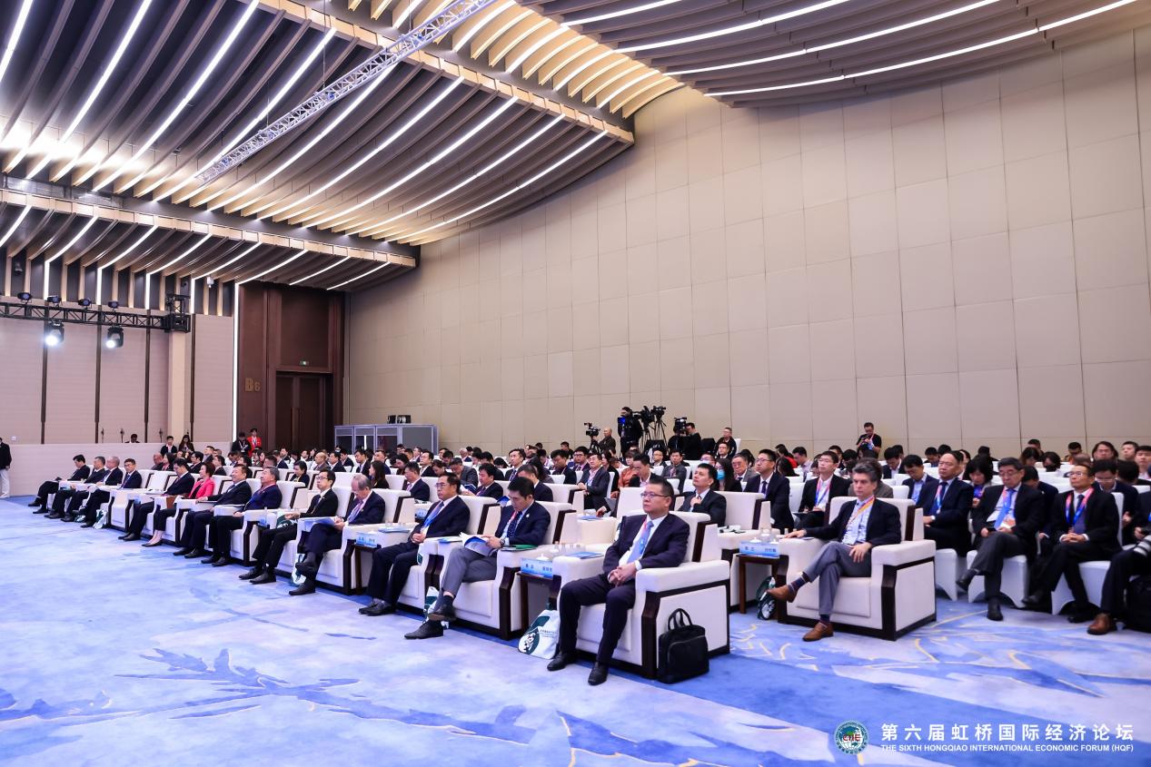 第六屆虹橋國際經(jīng)濟(jì)論壇“探尋國際數(shù)字治理之道 同創(chuàng)數(shù)字產(chǎn)業(yè)發(fā)展之機(jī)”分論壇暨數(shù)字貿(mào)易創(chuàng)新高端對話在上海舉辦。主辦方供圖