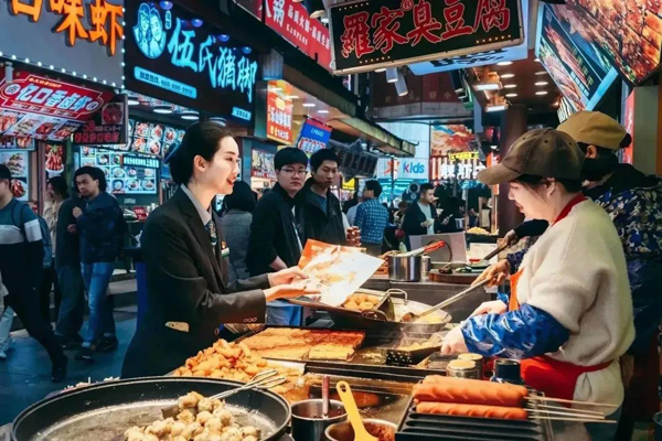 ��(d��ng)?sh��)��y�й����ˆT���w��(j��ng)�I�߽�B���ڷ���(w��)�����L�߹��D