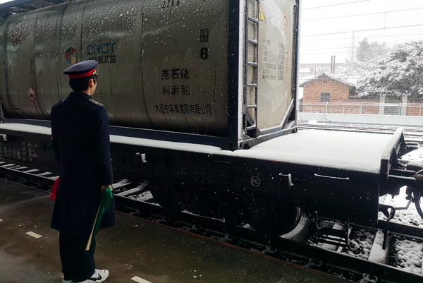 �YϪվ����ֵ���T���ڍ�λ�O(ji��n)ҕ��܇(ch��)�\(y��n)�Р�B(t��i)���_����܇(ch��)�\(y��n)�а�ȫ