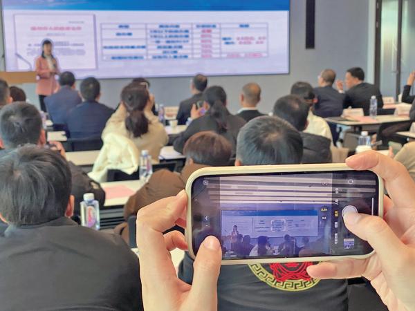 1��2�գ����وF(tu��n)ǧ��������Ј�(ch��ng)��ӆ�Ρ��Є�(d��ng)����(d��ng)���Y�ďV �z