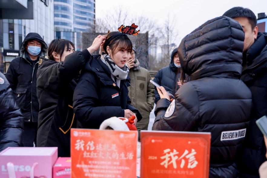 �^չ���ڻ�ӬF(xi��n)���򿨻��������L�߹��D