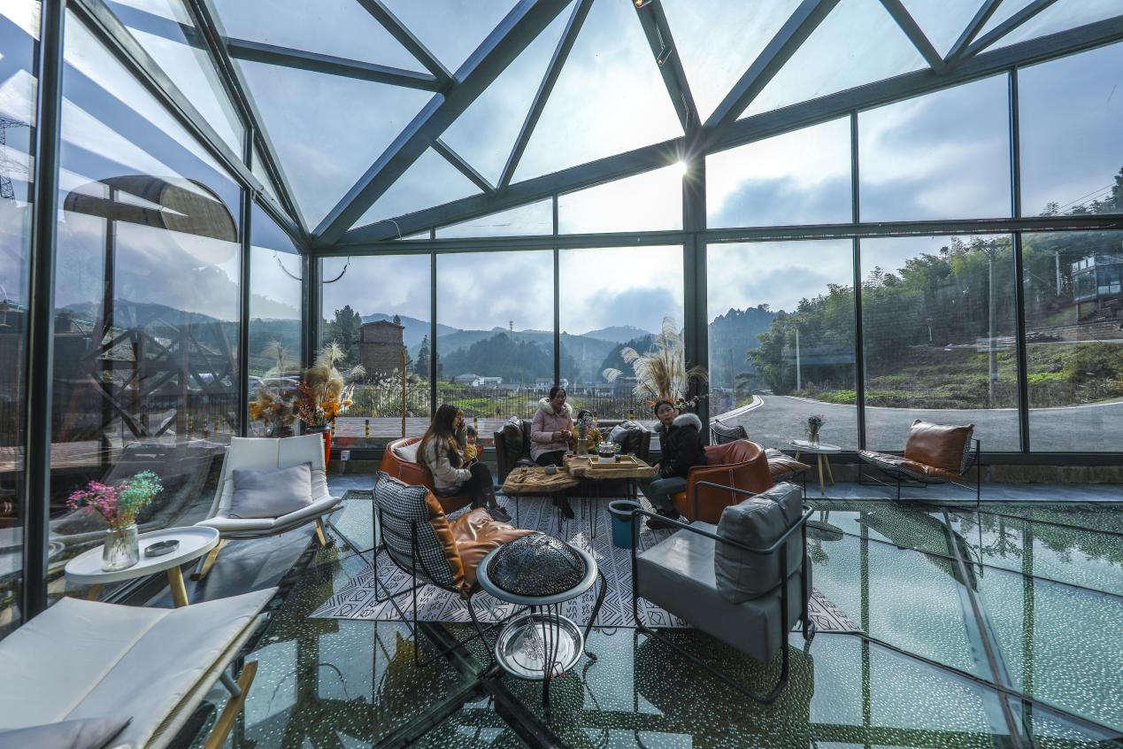 ����ƽ�^(q��)��ɽ�(zh��n)�C���V������ȫ������ꖹ�����ɽ���L(f��ng)��һ�[�o�����܂��z