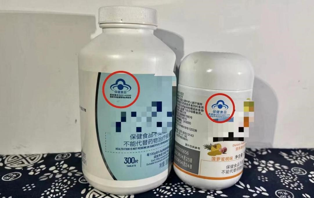 ��Ҏ(gu��)����ʳƷ����b���ϑ�(y��ng)��(bi��o)�����{(l��n)ɫ���硰�{(l��n)ñ�ӡ��ı���ʳƷ���Ø�(bi��o)־�������·���(bi��o)ע����(zh��n)��̖������W(w��ng)ӛ�� ���z