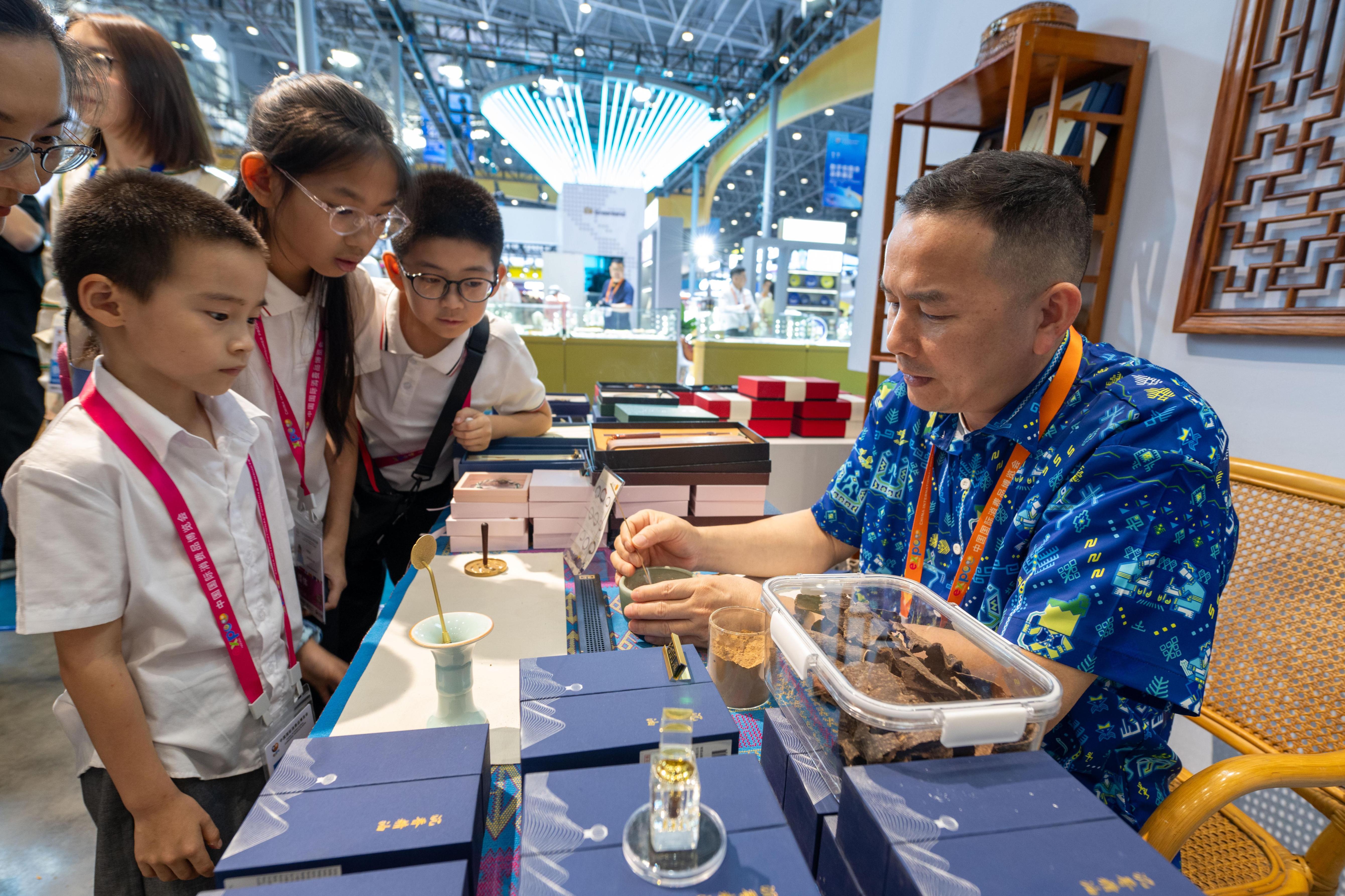 �ڔ�(sh��)�ֺͷ���(w��)���M(f��i)չ�^(q��)�ĺ��χ�؛��Ʒ�^��С���ь������������ˇ�a(ch��n)������dȤ������W(w��ng)ӛ�� ������z