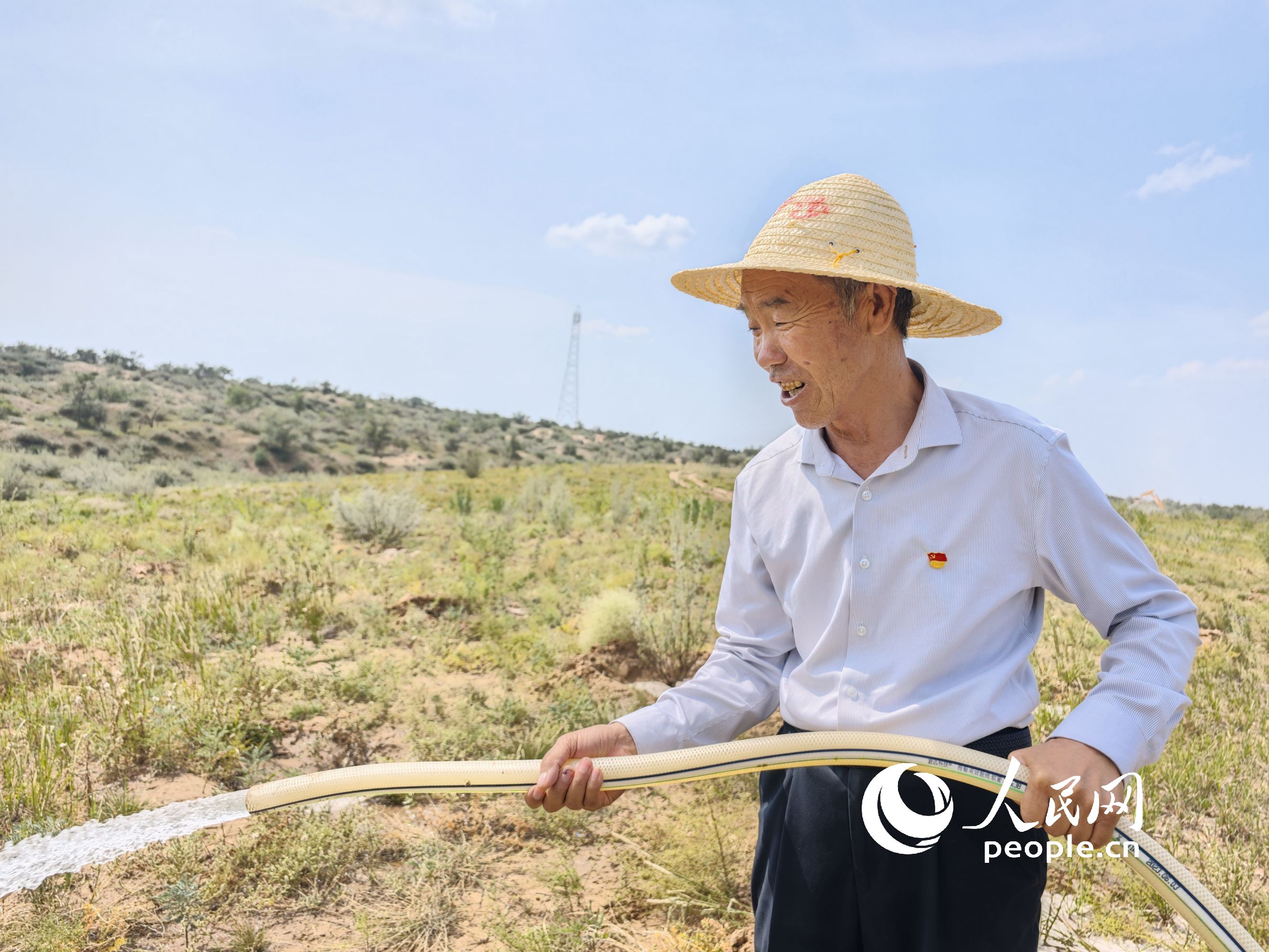 八步沙林場(chǎng)第二代治沙帶頭人郭萬(wàn)剛。人民網(wǎng)記者 王天樂(lè)攝