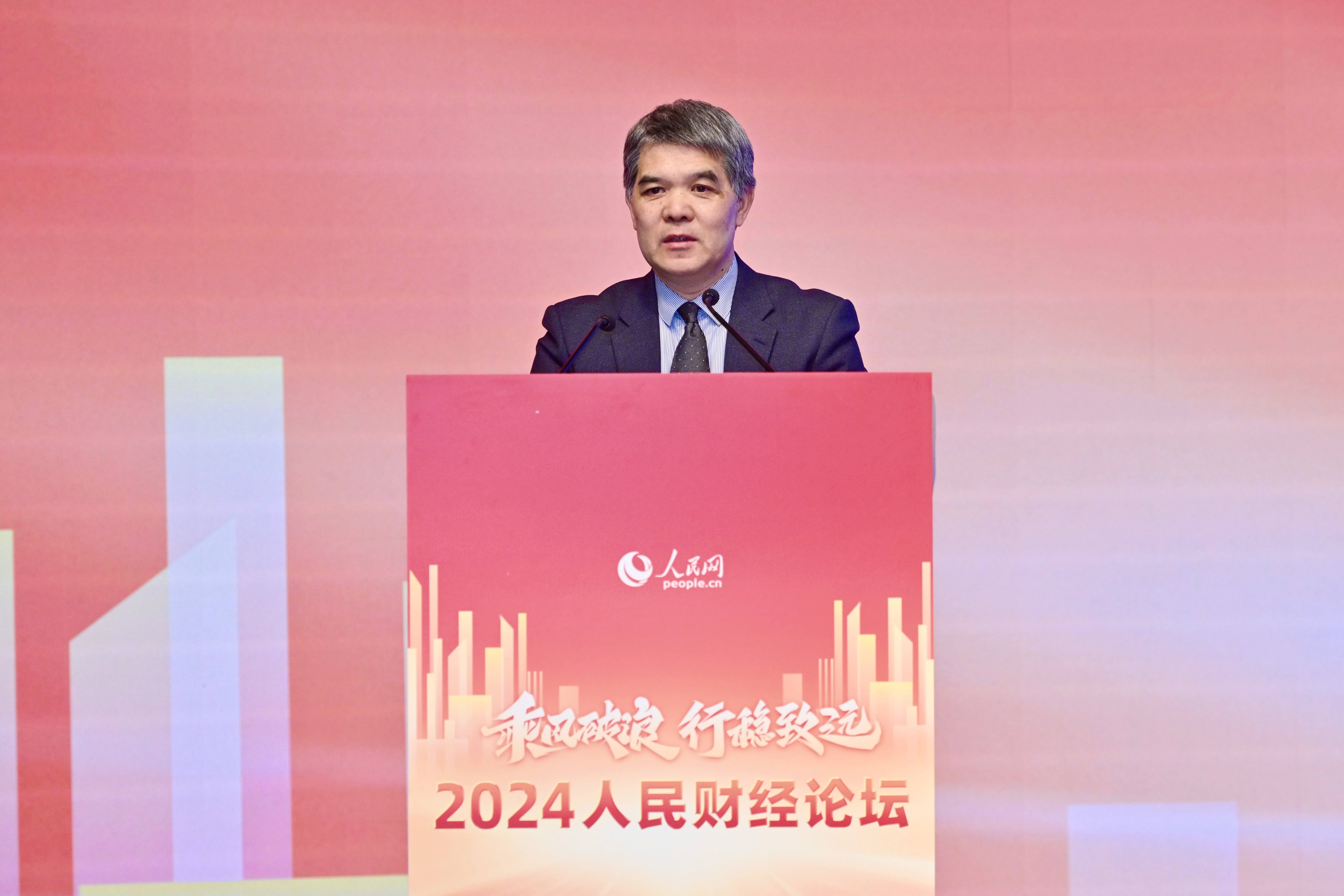 中國宏觀經(jīng)濟研究院院長、研究員黃漢權(quán)在“2024人民財經(jīng)論壇”上主旨發(fā)言。人民網(wǎng)記者 翁奇羽攝