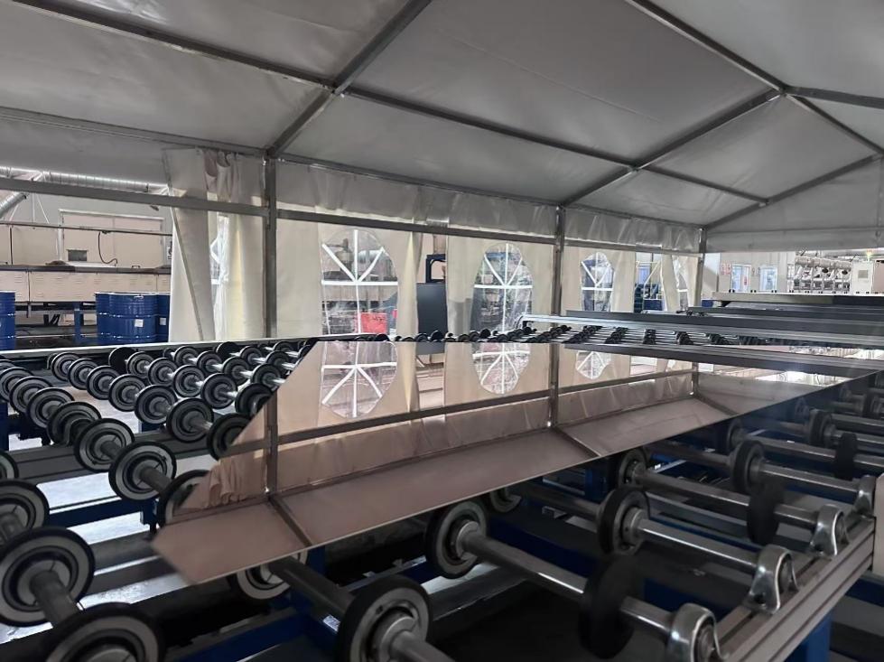 工廠內(nèi)的無人化產(chǎn)線。人民網(wǎng)記者 王紹紹攝