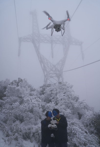 貴州電網(wǎng)啟動輸電線路融冰作業(yè)。受訪者供圖