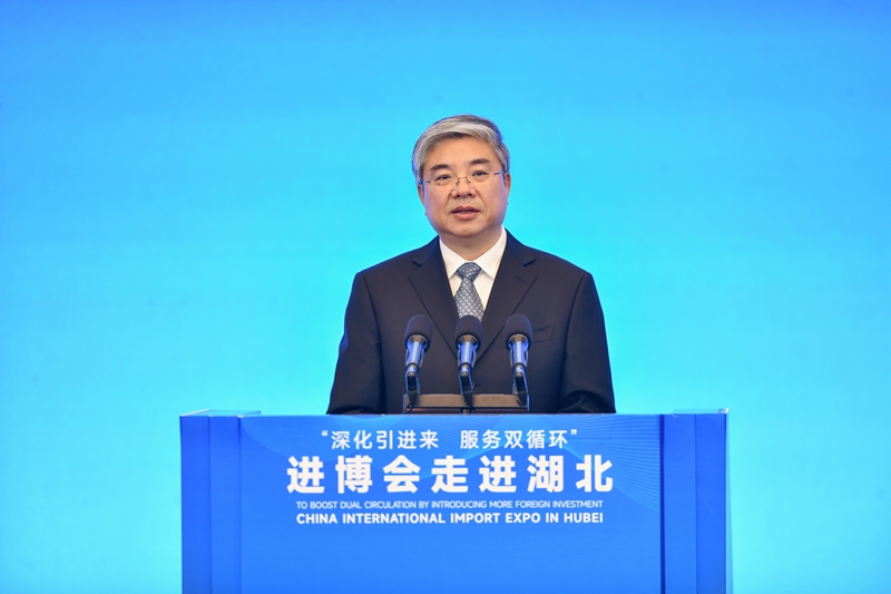 商務(wù)部黨組成員、部長(zhǎng)助理唐文弘致辭。人民網(wǎng)記者 任峰濤攝