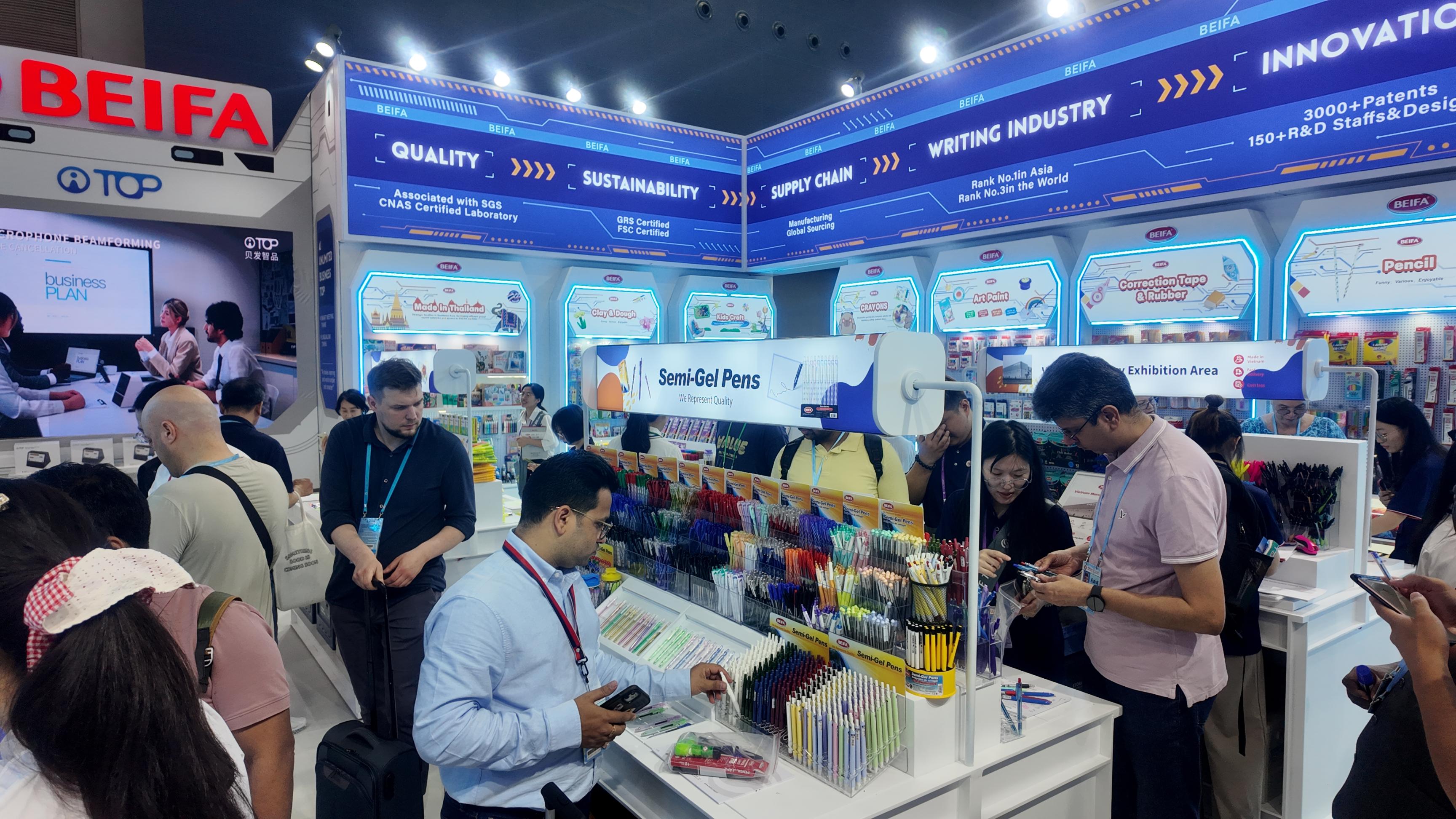 科技產(chǎn)品在廣交會上獲各國采購商關(guān)注。圖片來源：受訪者提供