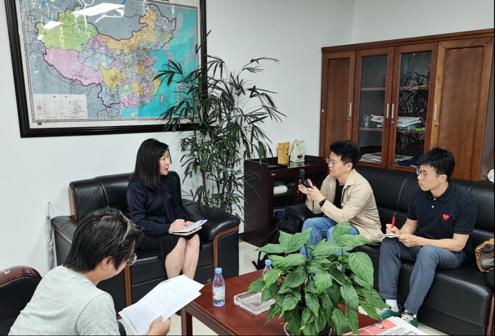 記者采訪企業(yè)跨境物流建設(shè)情況。人民網(wǎng) 孫啟凡攝