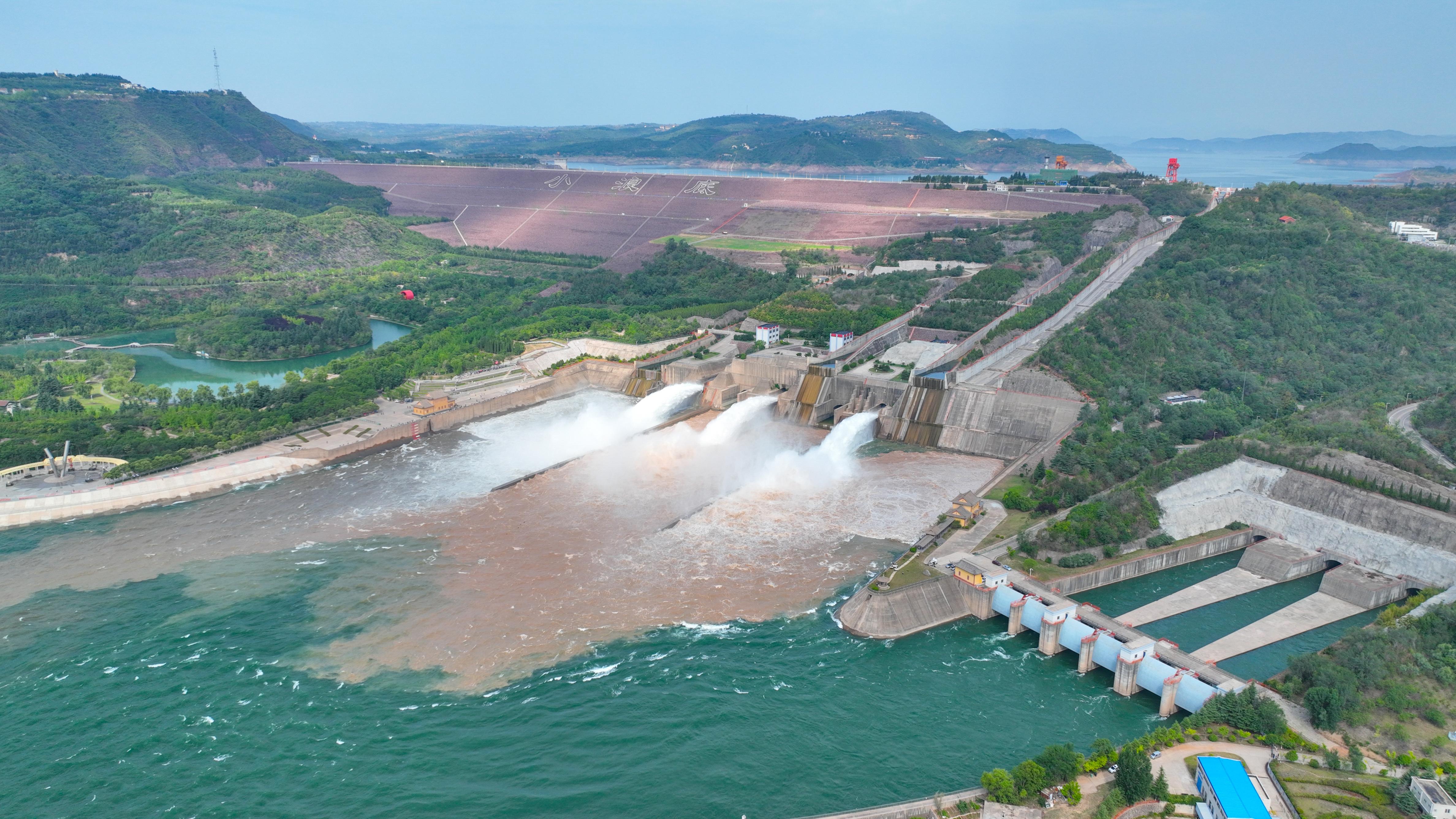 小浪底水利樞紐3條排沙洞閘門開啟。受訪者供圖