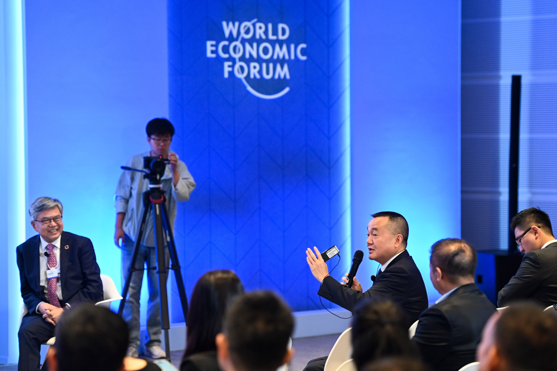 瀘州老窖集團(tuán)（股份）公司黨委書記、董事長劉淼出席論壇活動，分享傳統(tǒng)產(chǎn)業(yè)創(chuàng)新經(jīng)驗。（受訪者供圖）