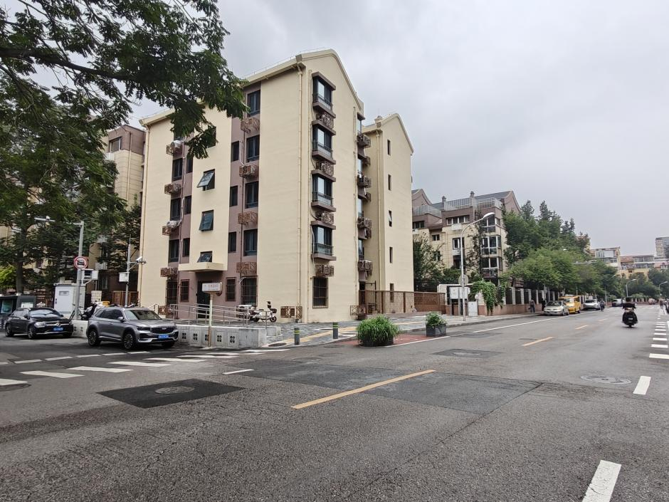 重建后的樺皮廠胡同八號樓。人民網(wǎng)記者 夏曉倫攝