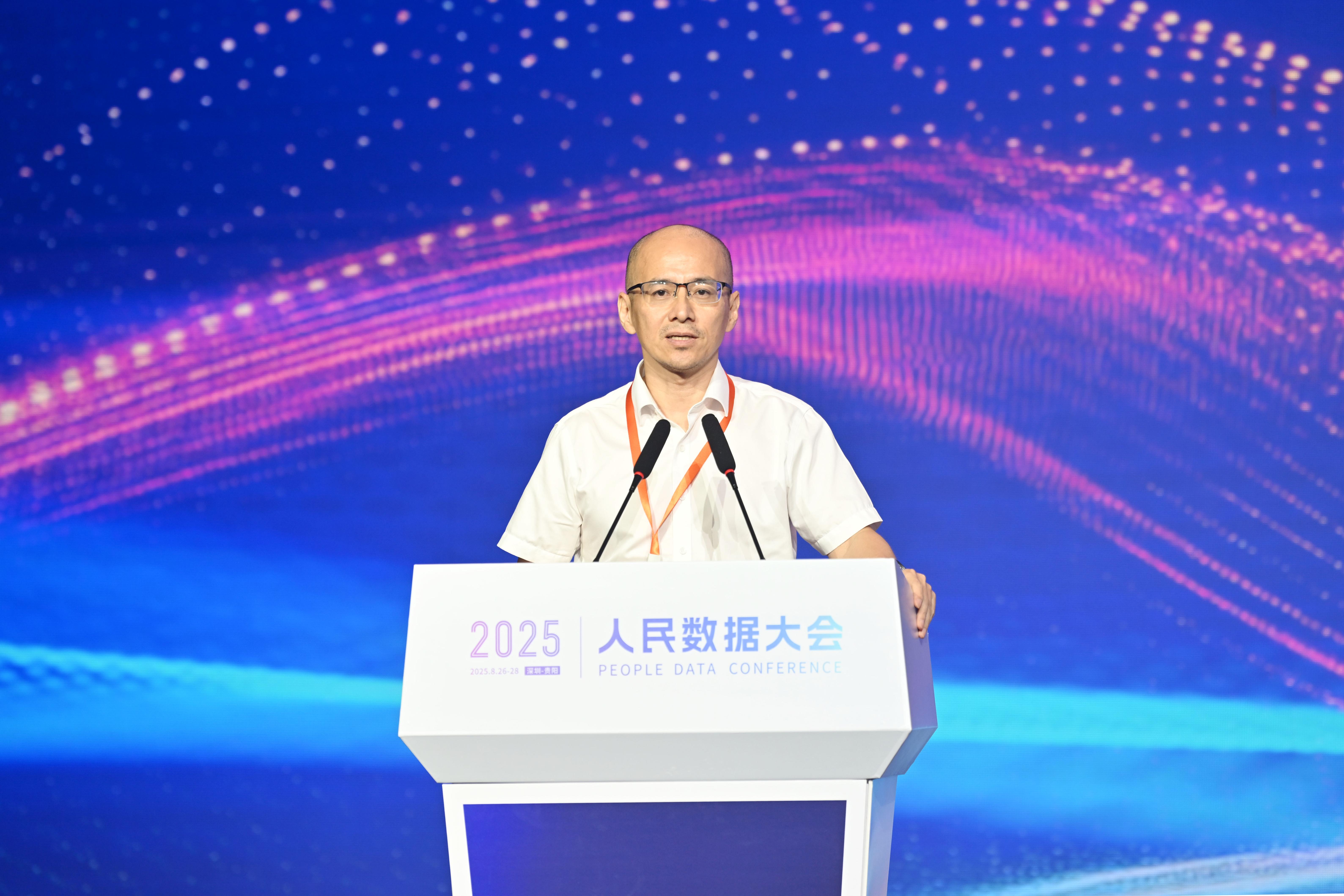 中國信息通信研究院副院長魏亮在“2025人民數(shù)據(jù)大會”發(fā)表主旨演講。人民網(wǎng)記者 翁奇羽攝