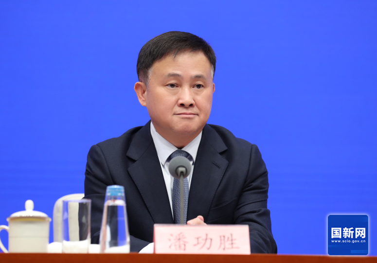 中國人民銀行行長潘功勝在9月22日國新辦舉行的“高質(zhì)量完成‘十四五’規(guī)劃”系列主題新聞發(fā)布會上。來源：國新辦網(wǎng)站