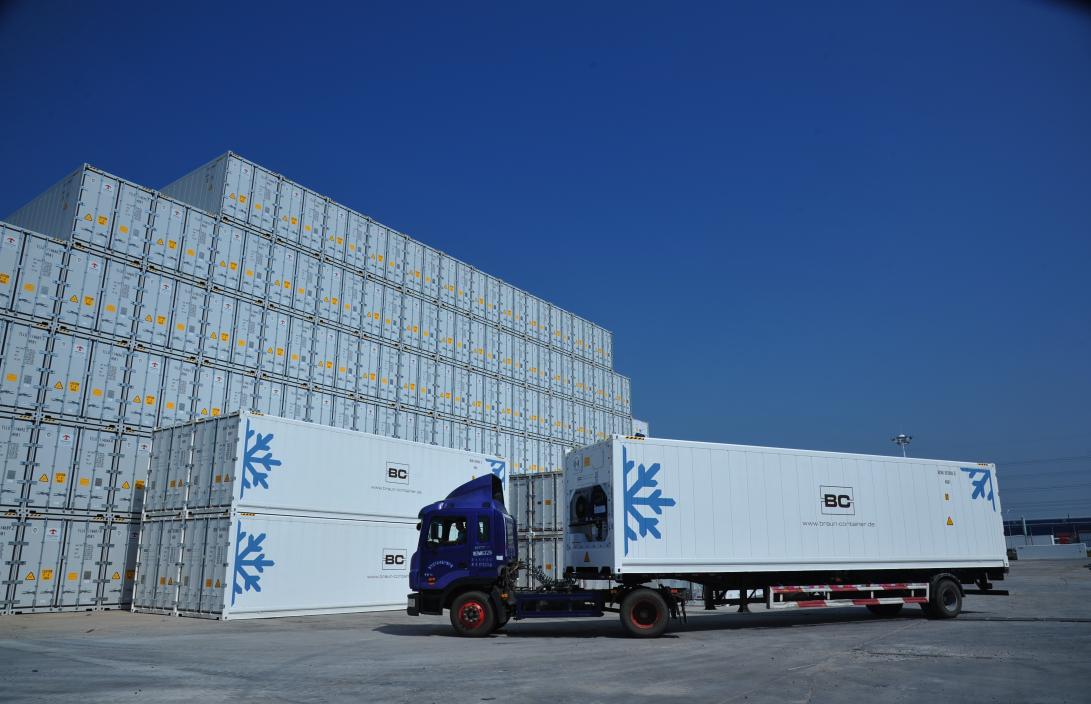 正在保鮮運(yùn)輸貨物的“大冰箱”冷藏箱。 受訪者供圖