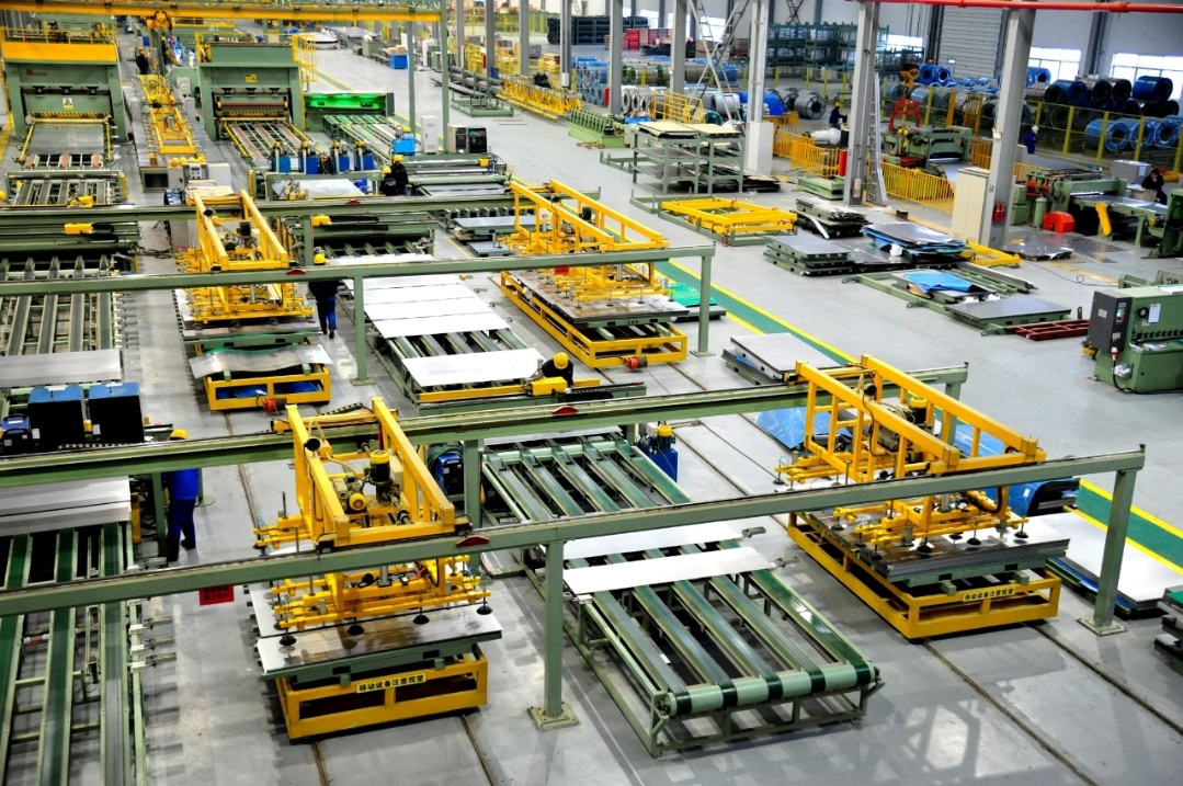 青島冷箱生產(chǎn)線正在制造“大冰箱”。 受訪者供圖