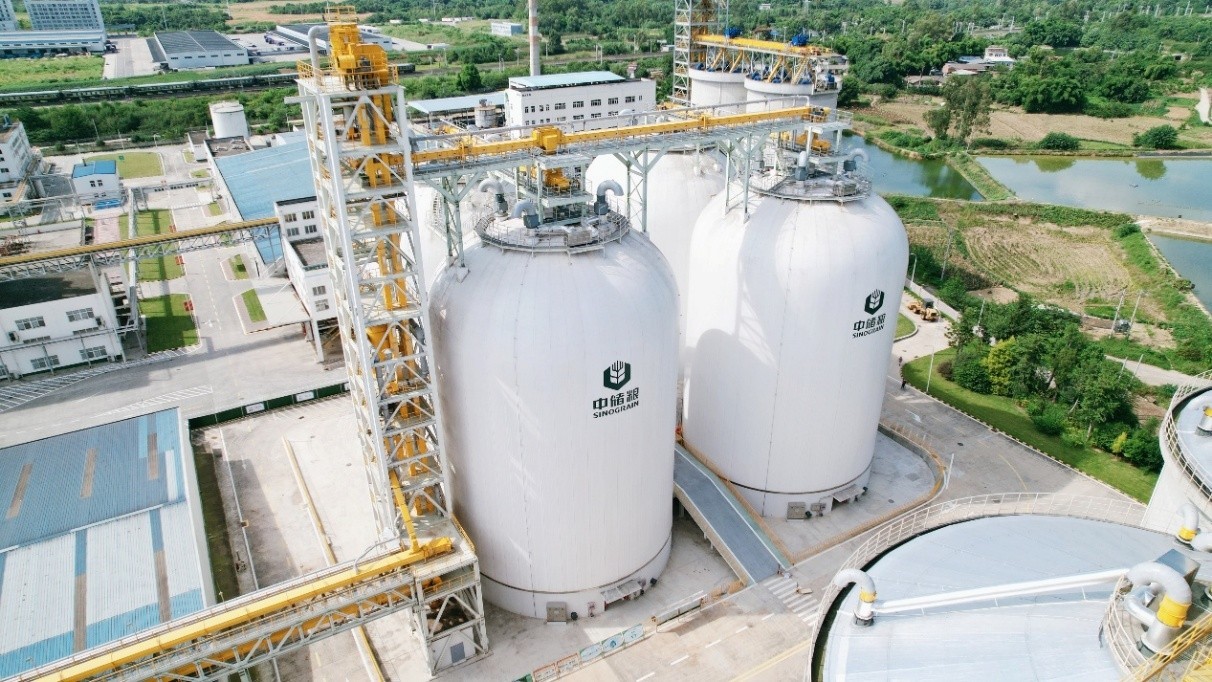 中儲(chǔ)糧新津直屬庫(kù)糧食氣膜倉(cāng)。人民網(wǎng)記者 李棟攝