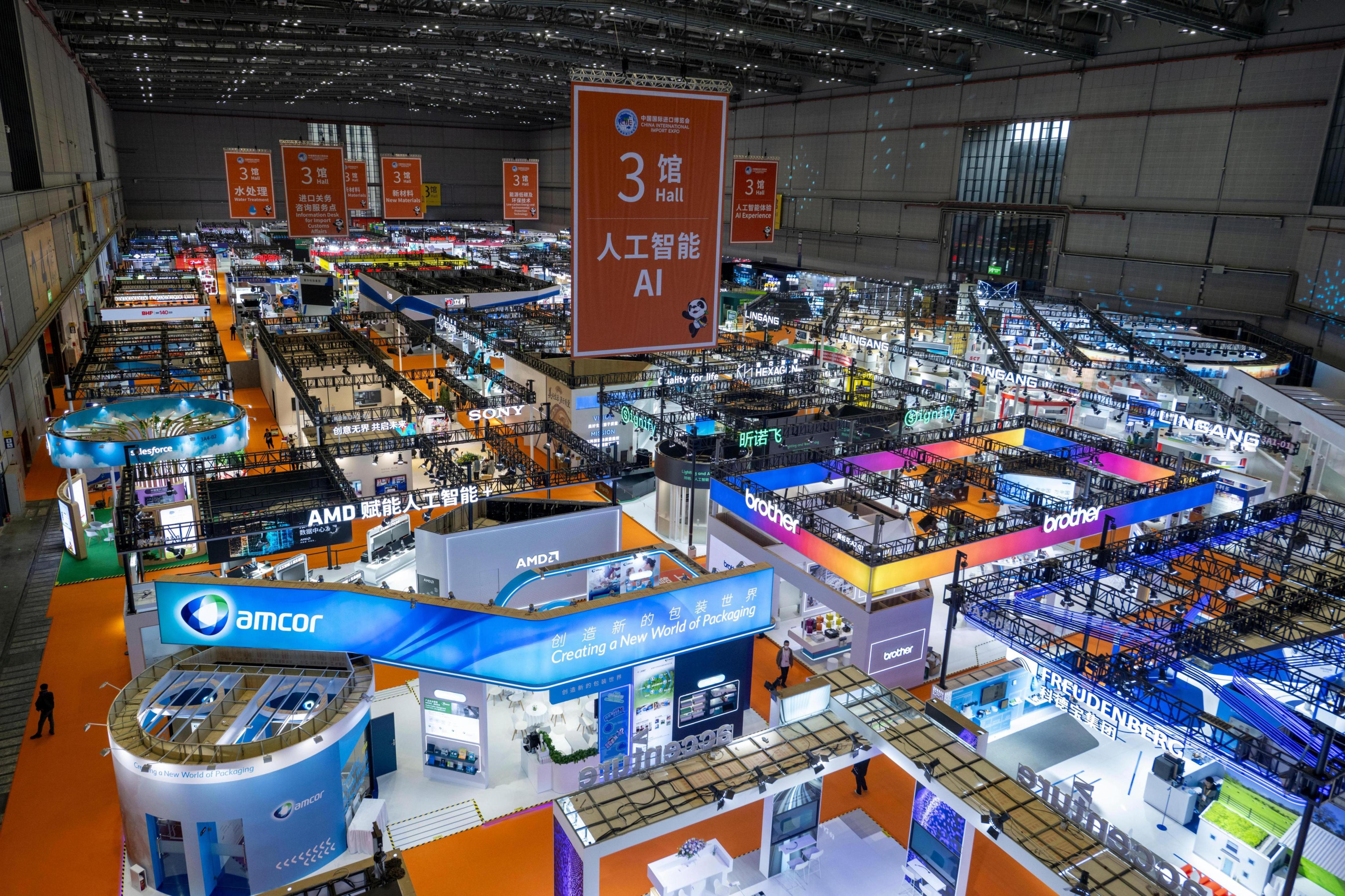 11月3日，第八屆中國(guó)國(guó)際進(jìn)口博覽會(huì)布展工作基本完成。人民網(wǎng)記者 翁奇羽攝