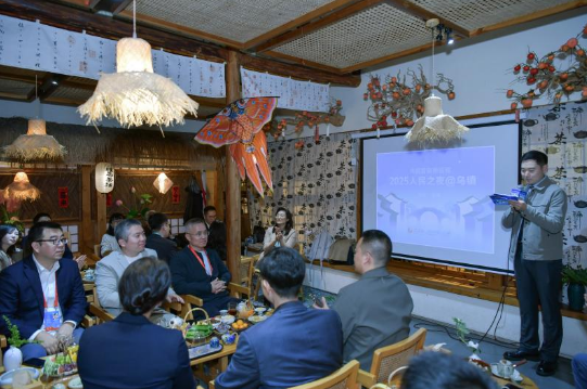 人民網“人民之夜”@烏鎮(zhèn)茶話會現場。人民網記者 任峰濤攝