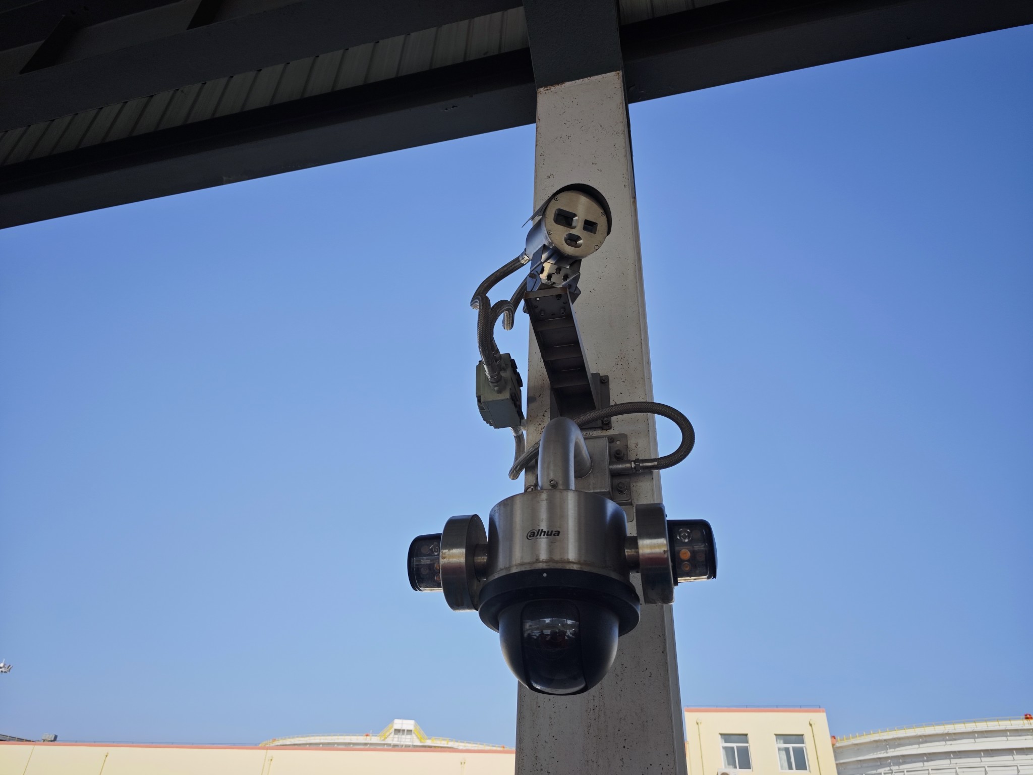 智能巡檢攝像頭。人民網(wǎng)記者 王天樂(lè)攝