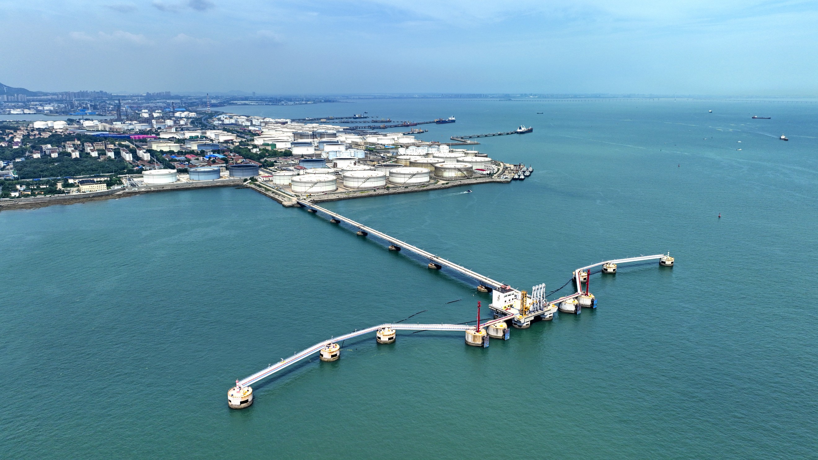 俯瞰黃島油庫庫區(qū)。張乃婕攝