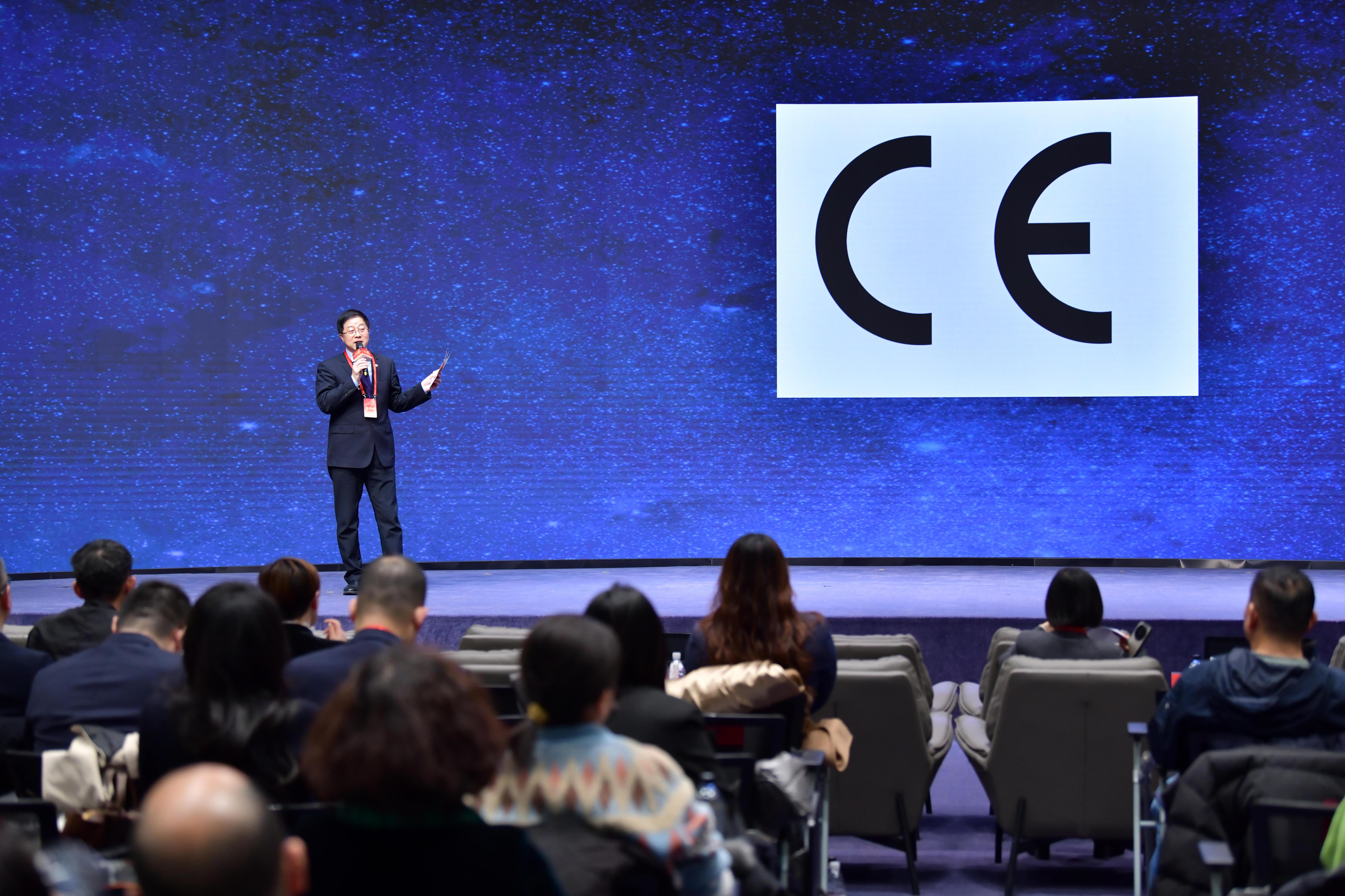 中國(guó)質(zhì)量認(rèn)證中心主任劉江在2025人民財(cái)經(jīng)論壇發(fā)言。人民網(wǎng)記者 任峰濤攝