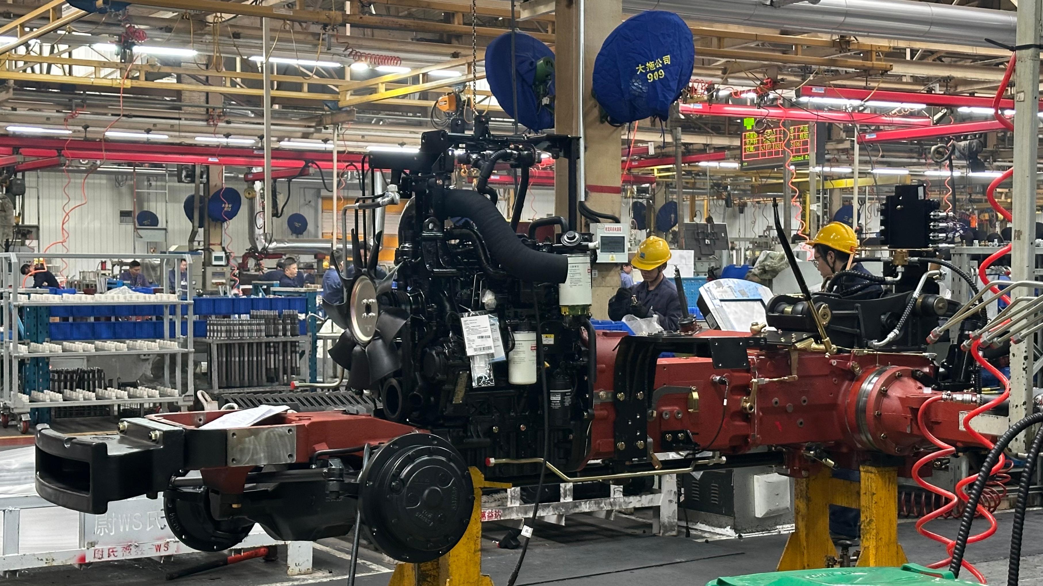 中國一拖農(nóng)機生產(chǎn)車間。人民網(wǎng)記者 王紹紹攝