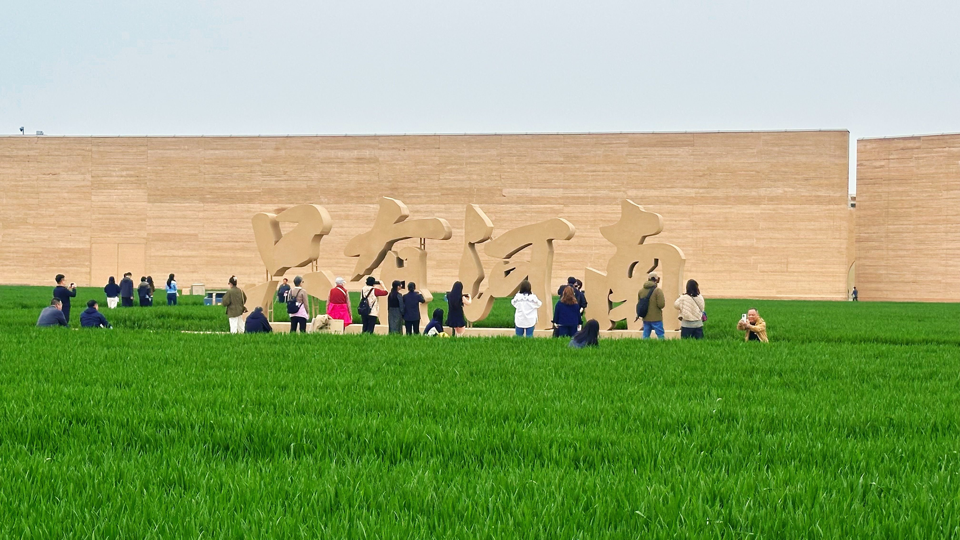 “只有河南·戲劇幻城”景區(qū)內(nèi)部。人民網(wǎng)記者 王紹紹攝