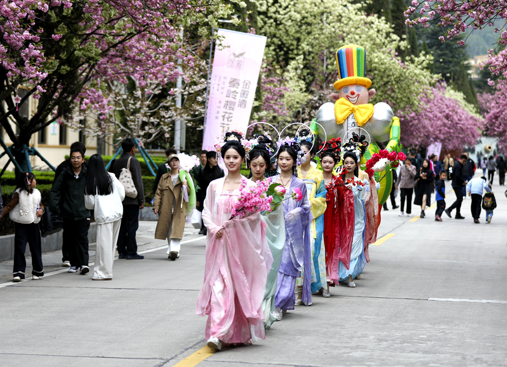 活動上的“花神”巡游。主辦方供圖