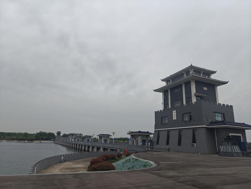 江蘇宿遷駱馬湖畔，嶂山閘依河矗立。受訪者供圖