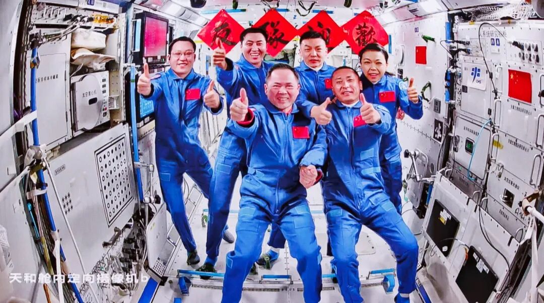 中國航天員完成第8次“太空會師”。來源：中國載人航天